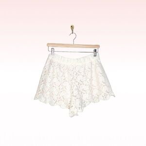 FREE PEOPLE White Lace Scalloped Shorts (Sz S)